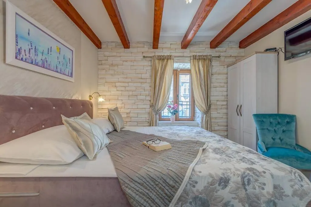 Diva 2,Stylish Old Town Studio Apartment Near Beach Split