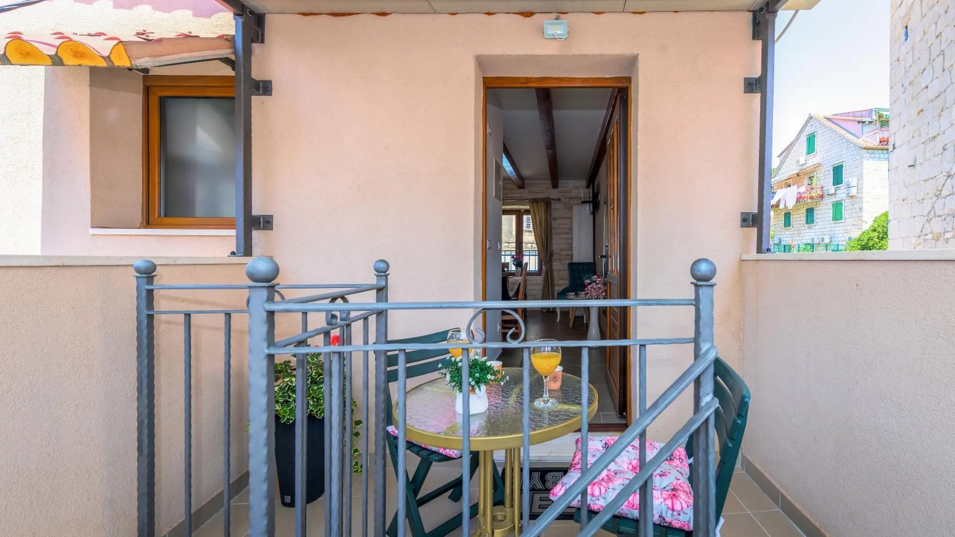 Diva 2,Stylish Old Town Studio Apartment Near Beach Split