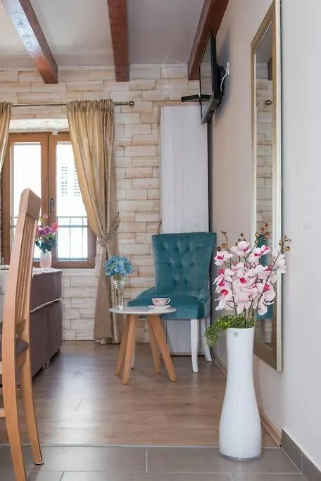 Diva 2,Stylish Old Town Studio Apartment Near Beach Split