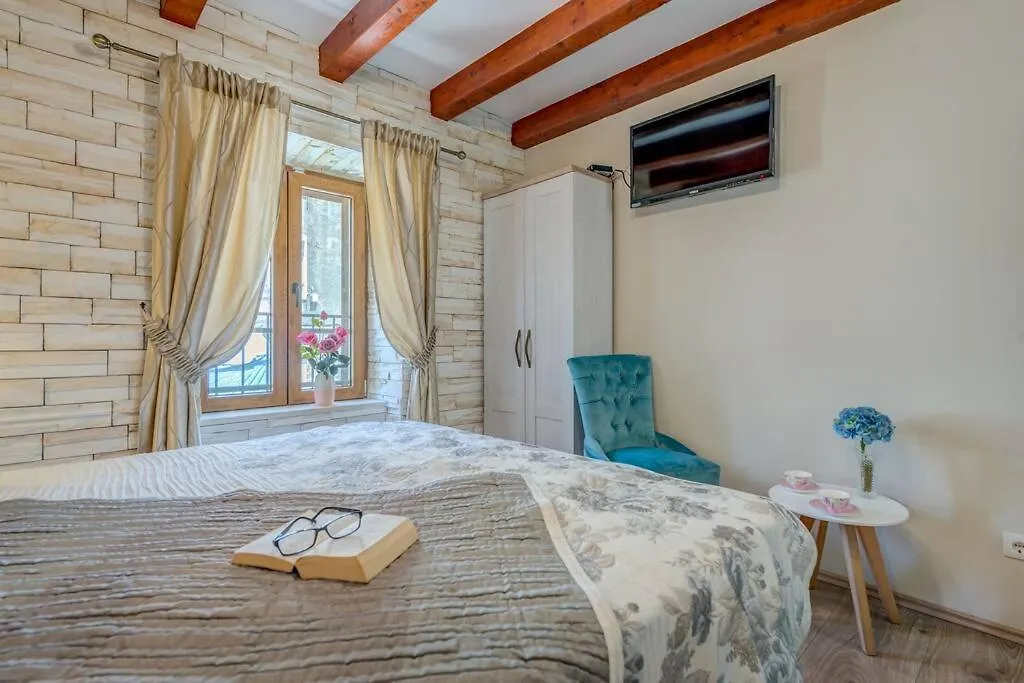 Diva 2,Stylish Old Town Studio Apartment Near Beach Split