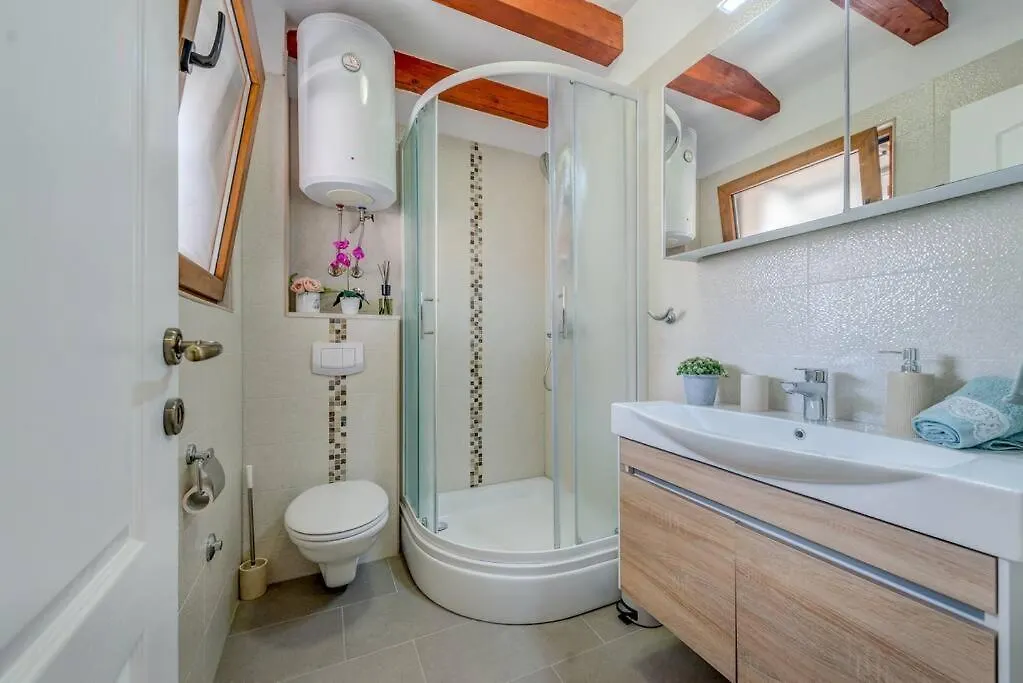 Diva 2,Stylish Old Town Studio Apartment Near Beach Split